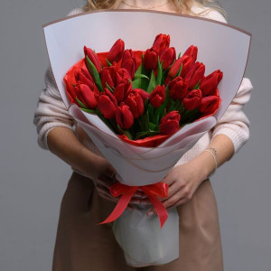 25 red tulips